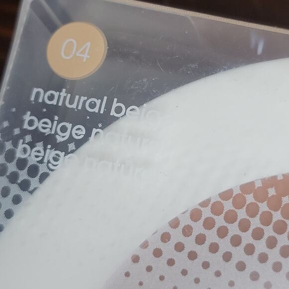 REVLON New Complexion One-Step Compact Makeup SPF 15 NATURAL BEIGE 04✨️NEW✨️ - Picture 2 of 10